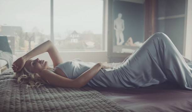 Сексуальная блондинка Алиса Лобанова наделала шуму на съемках клипа Славы