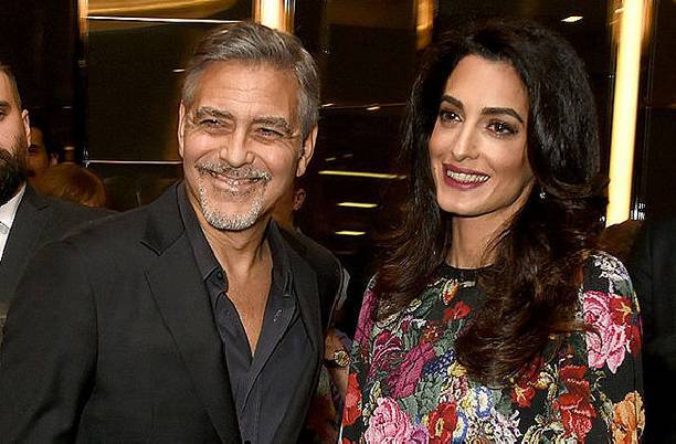 Джордж и Амаль Клуни впервые были запечатлены во время свидания после рождения детей