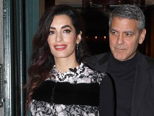 Амаль Клуни выбрала для свидания наряд, подчеркнувший ее стройную фигуру