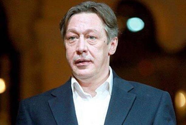 Пьяный Михаил Ефремов сорвал спектакль, оскорбляя зрителей со сцены