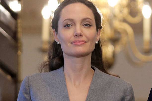 Поклонники разочаровались, увидев застывшее от ботокса лицо Анджелины Джоли