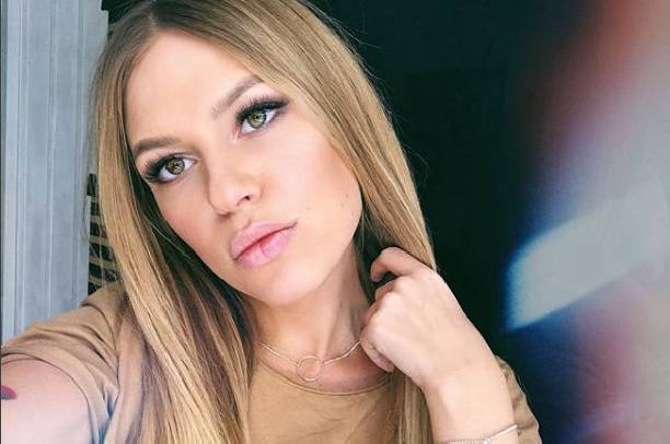 Недавно родившая Рита Дакота показала свою талию Недавно родившая Рита Дакота показала свою талию