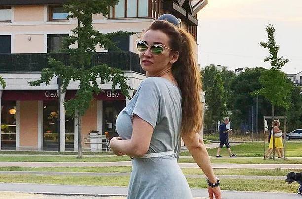 Поклонники заподозрили Анфису Чехову в использовании фотошопа Поклонники заподозрили Анфису Чехову в использовании фотошопа