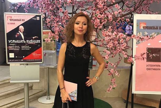 Елена Захарова продемонстрировала шикарную фигуру