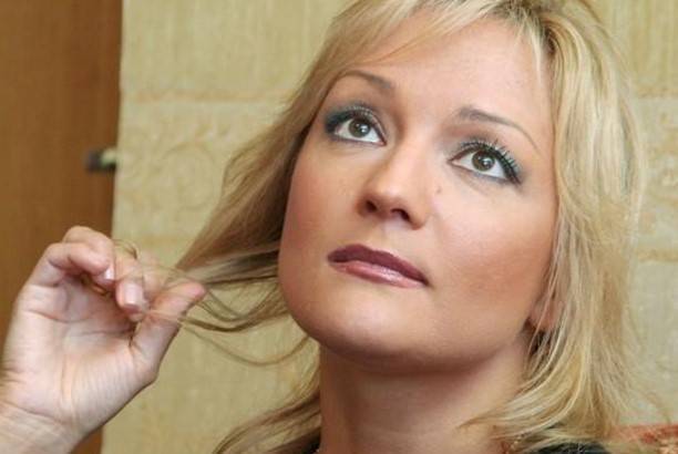 Татьяна Буланова принимает соболезнования в связи с трагедией в семье
