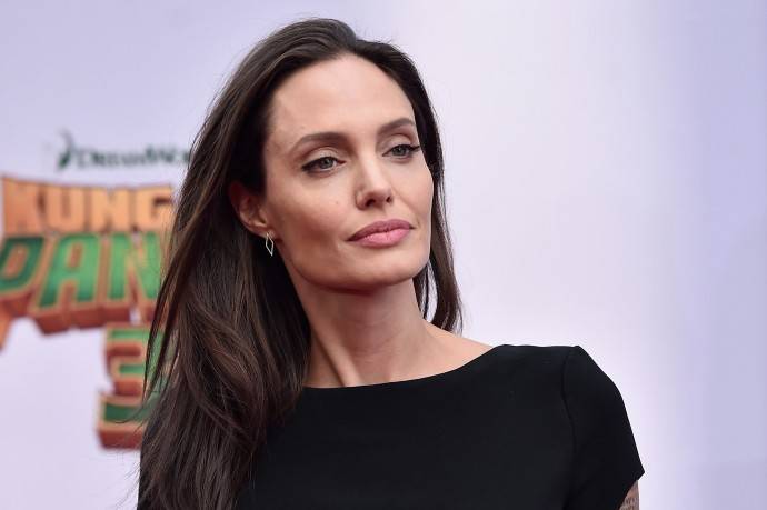 Анджелина Джоли все-таки продала часть общего с Бредом Питтом поместья