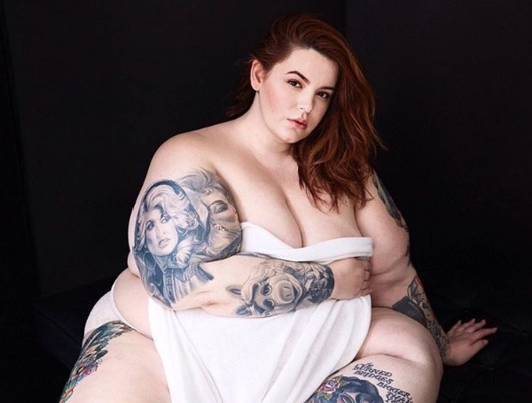 Тесс Холидей продолжает шокировать публику фотографиями своего обнаженного тела