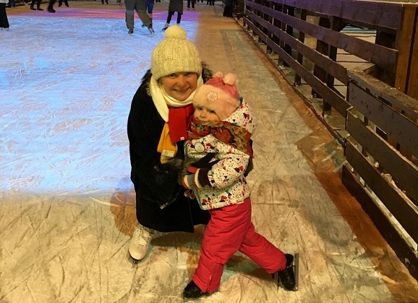 Светлана Пермякова показала дочке, что такое зимние развлечения