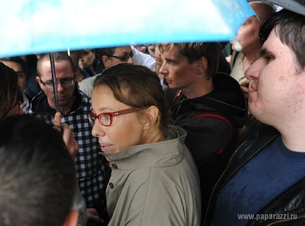 Ксения Собчак протестует без макияжа