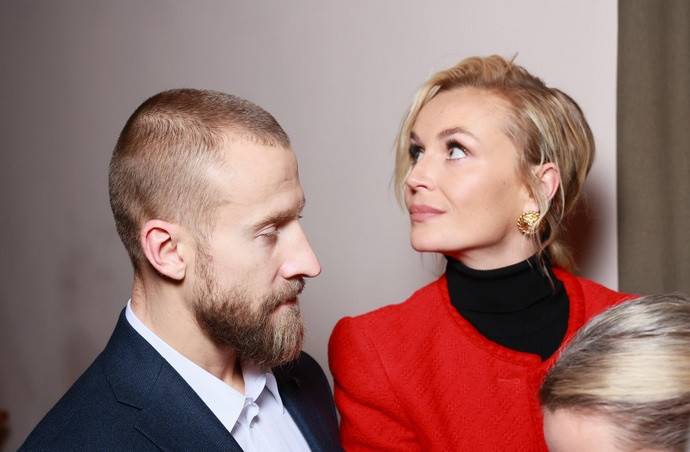 Полина Гагарина привела на модный показ своего бойфренда и даже продемонстрировала свою любовь, но фотографироваться с ним не стала. Топ фото счастливой и худой Полины Гагариной в бикини