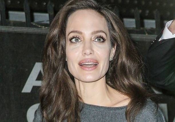 Анджелина Джоли ужаснула папарацци болезненным видом и анорексичными ногами