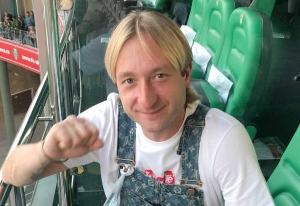 Евгений Плющенко произвел фурор своим комбинезоном для «будущих мам»