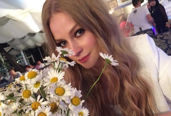 Светлана Ходченкова показала утренний снимок без косметики Светлана Ходченкова показала утренний снимок без косметики