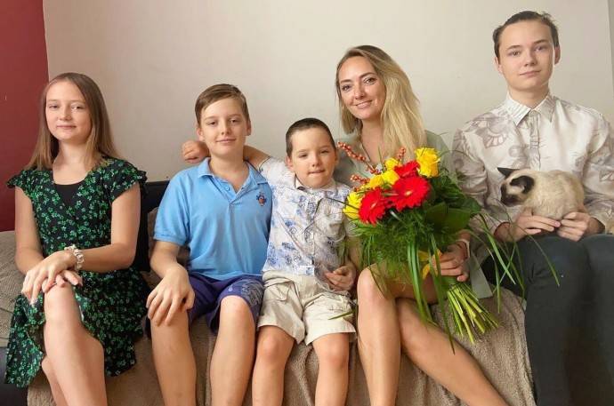 Дочь Романа Малькова передумала подавать в суд на Анастасию Макееву из-за здоровья матери
