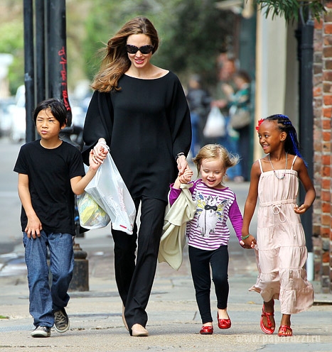 Анджелина Джоли пристроила в кино своих детей