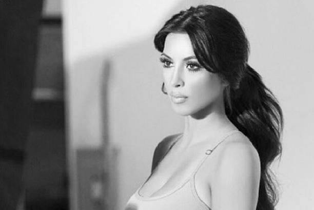 Ким Кардашьян продемонстрировала обнаженное тело на откровенном снимке