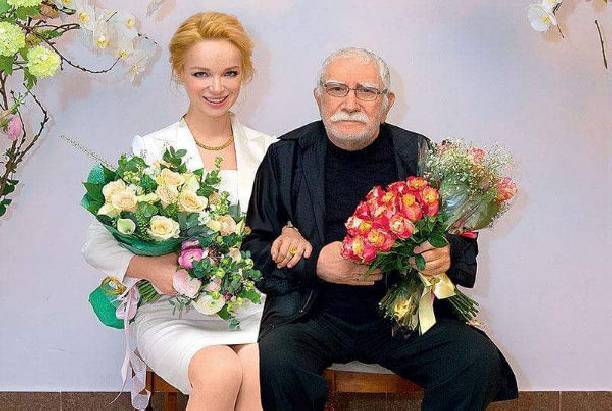 Друг Армена Джигарханяна рассказал о хитрости супруги актера