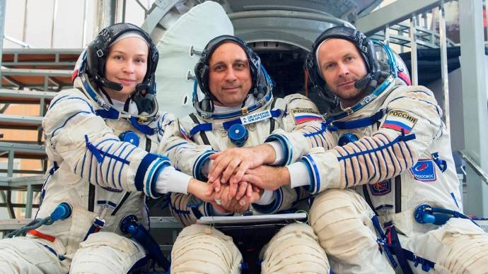 Общественность обсуждает, достойны ли Пересильд и Шипенко наград за полет в космос