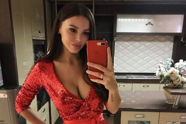 Оксана Самойлова порадовала снимком в откровенном бикини