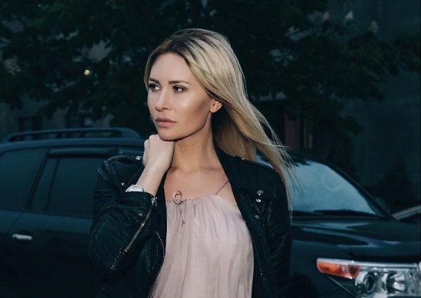 Элина Камирен надела платье не по размеру Элина Камирен надела платье не по размеру