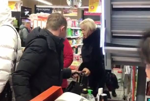 Илья Яббаров и Катя Кауфман устроили разборку в московском супермаркете