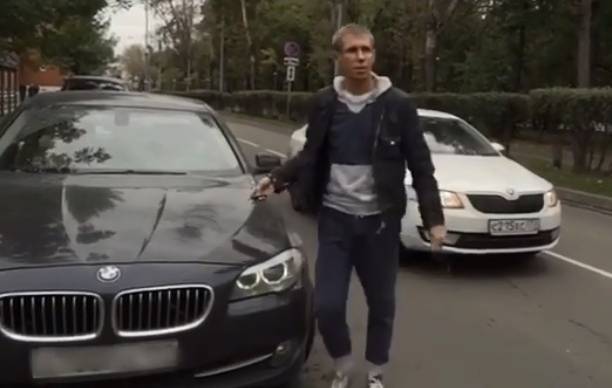Алексей Панин поспорил на свой автомобиль BMW