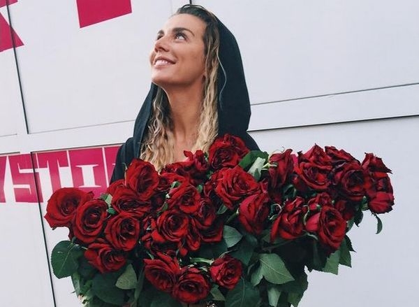 Анна Седокова поделилась утренним селфи без макияжа Анна Седокова поделилась утренним селфи без макияжа