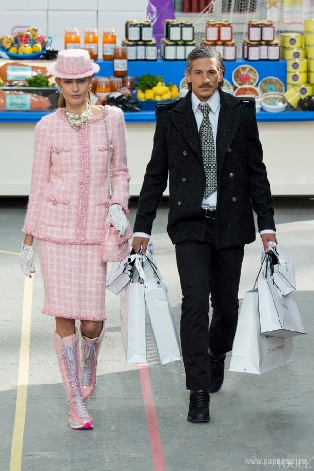 Супермаркет Chanel был разграблен после показа коллекции сезона осень-зима 2014
