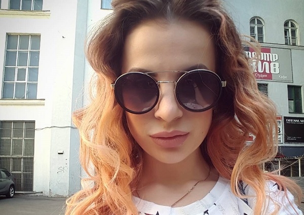 Ольга Жемчугова из «Дома 2» наконец-то смыла позорный цвет с волос и показала новую татуировку 