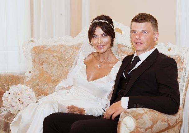 Андрей Аршавин женился на Алисе Казьминой, ради которой бросил Барановскую и троих детей