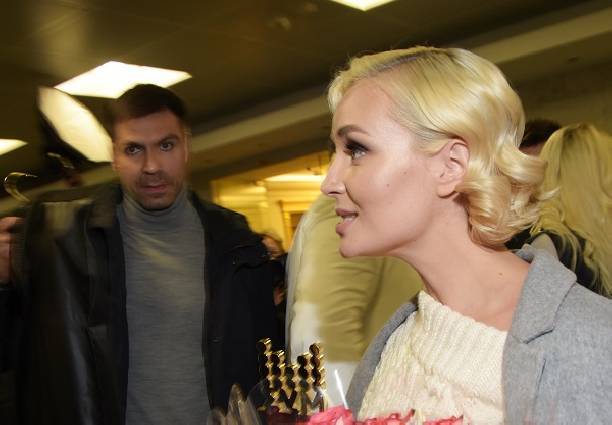 Полина Гагарина и Наташа Королева вышли в свет в коротеньких кожаных шортиках Полина Гагарина и Наташа Королева вышли в свет в коротеньких кожаных шортиках