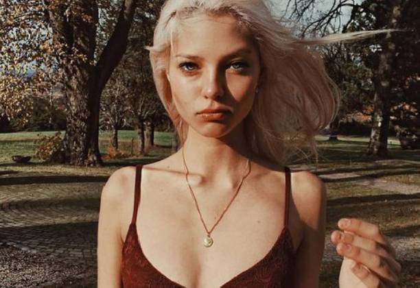 Леся Кафельникова обнажила грудь в новой фотосесии
