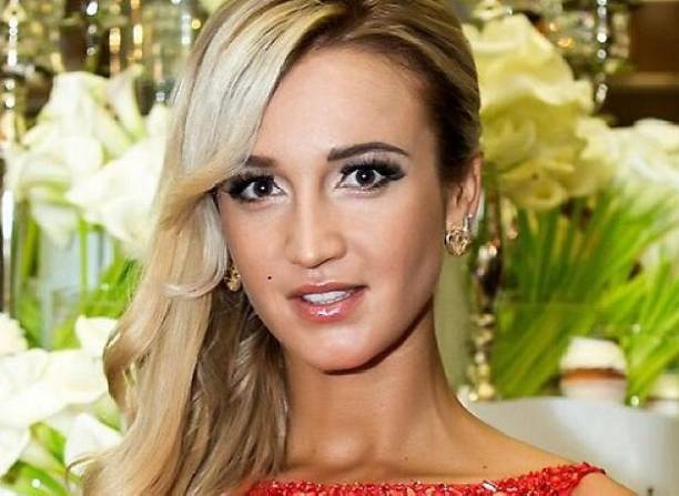 Ольга Бузова провела ночь с сотрудниками салона красоты Ольга Бузова провела ночь с сотрудниками салона красоты