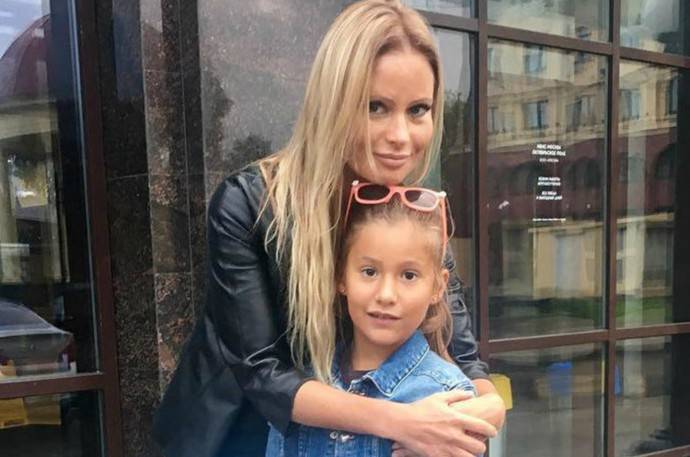 Дана Борисова показала синяки дочери после избиения