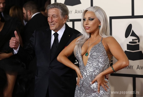 Леди Гага пришла за очередной победой на Grammy Awards  в платье с роскошным декольте