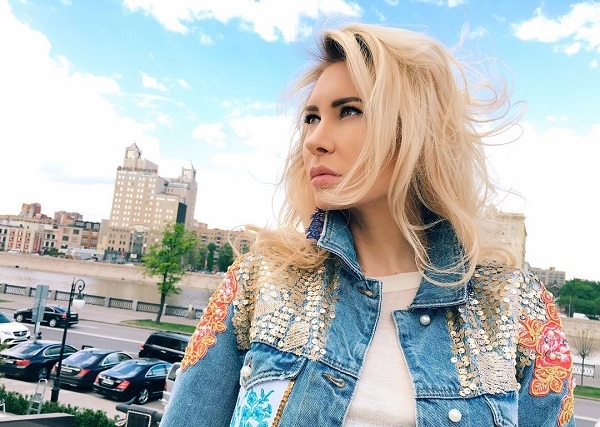 Элина Камирен не боится остаться одна и с ребенком на руках Элина Камирен не боится остаться одна и с ребенком на руках