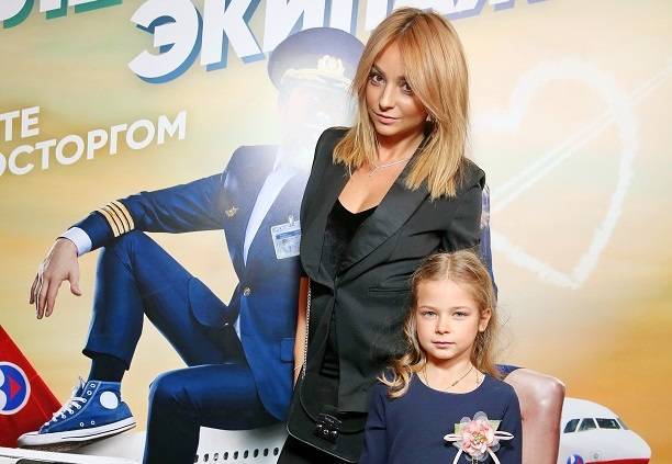 Дарья Сагалова вышла в свет со своей дочерью