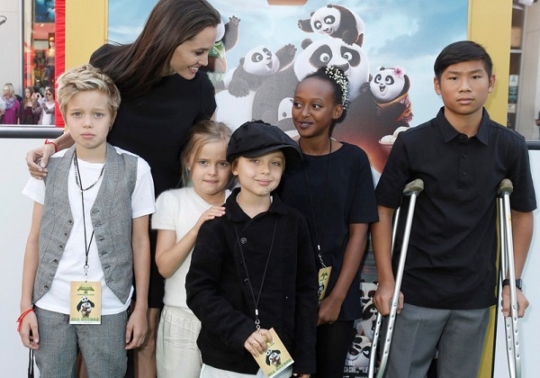 Анджелина Джоли воссоединилась с Брэдом Питтом ради детей