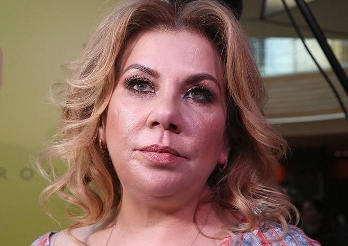 Плачущая Федункив призналась, что муж годами избивал её до переломов