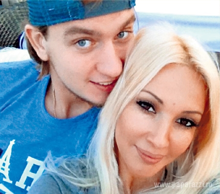 Лера Кудрявцева закрутила роман с молодым хоккеистом (ФОТО) Лера Кудрявцева закрутила роман с молодым хоккеистом (ФОТО)