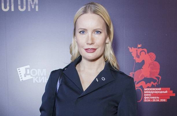  елена летучая скрывает увеличившийся живот многослойными нарядами 