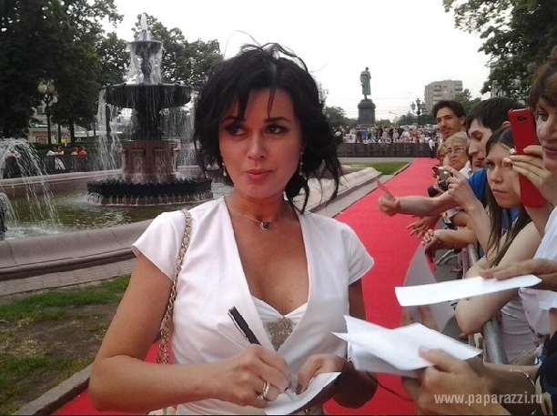 Анастасия Заворотнюк нагрубила репортерам