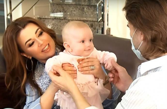Анастасия Макеева заявила, что дочь Анастасии Заворотнюк родила суррогатная мать
