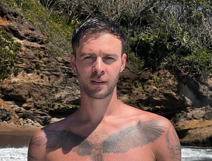 Макс Барских устроил голую фотосессию со своим бойфрендом на пляжах Коста Рики