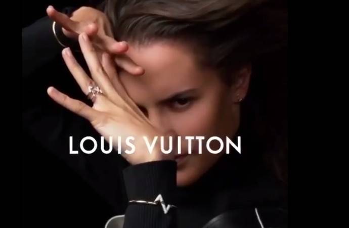  Z:        Elle      Louis Vuitton