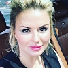 Анна Семенович опубликовала ещё более неудачное фото новой причёски