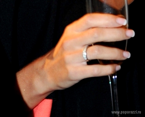 Саша Савельева носит загадочное кольцо