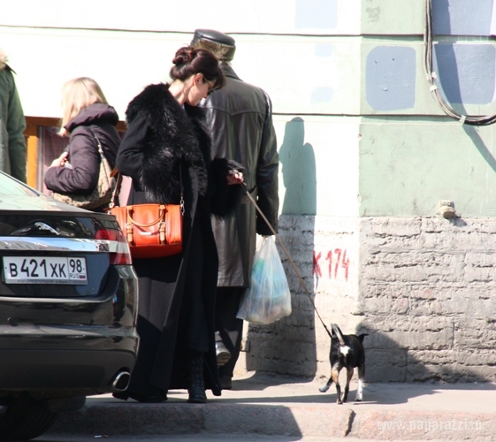эмма  шапплин  тайно  гуляет  по  петербургу
