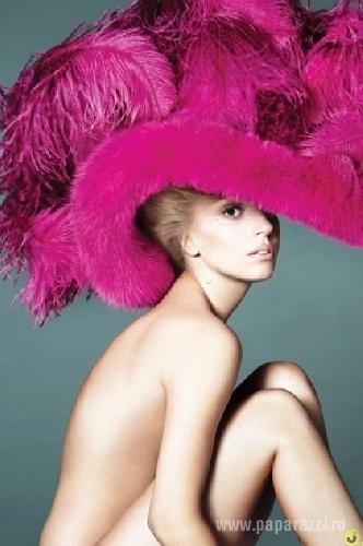 Леди ГаГа появилась на обложке юбилейного номера Vogue (ФОТО)
