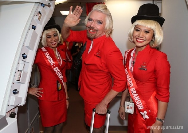 Основатель корпорации Virgin Ричард Брэнсон стал стюардессой